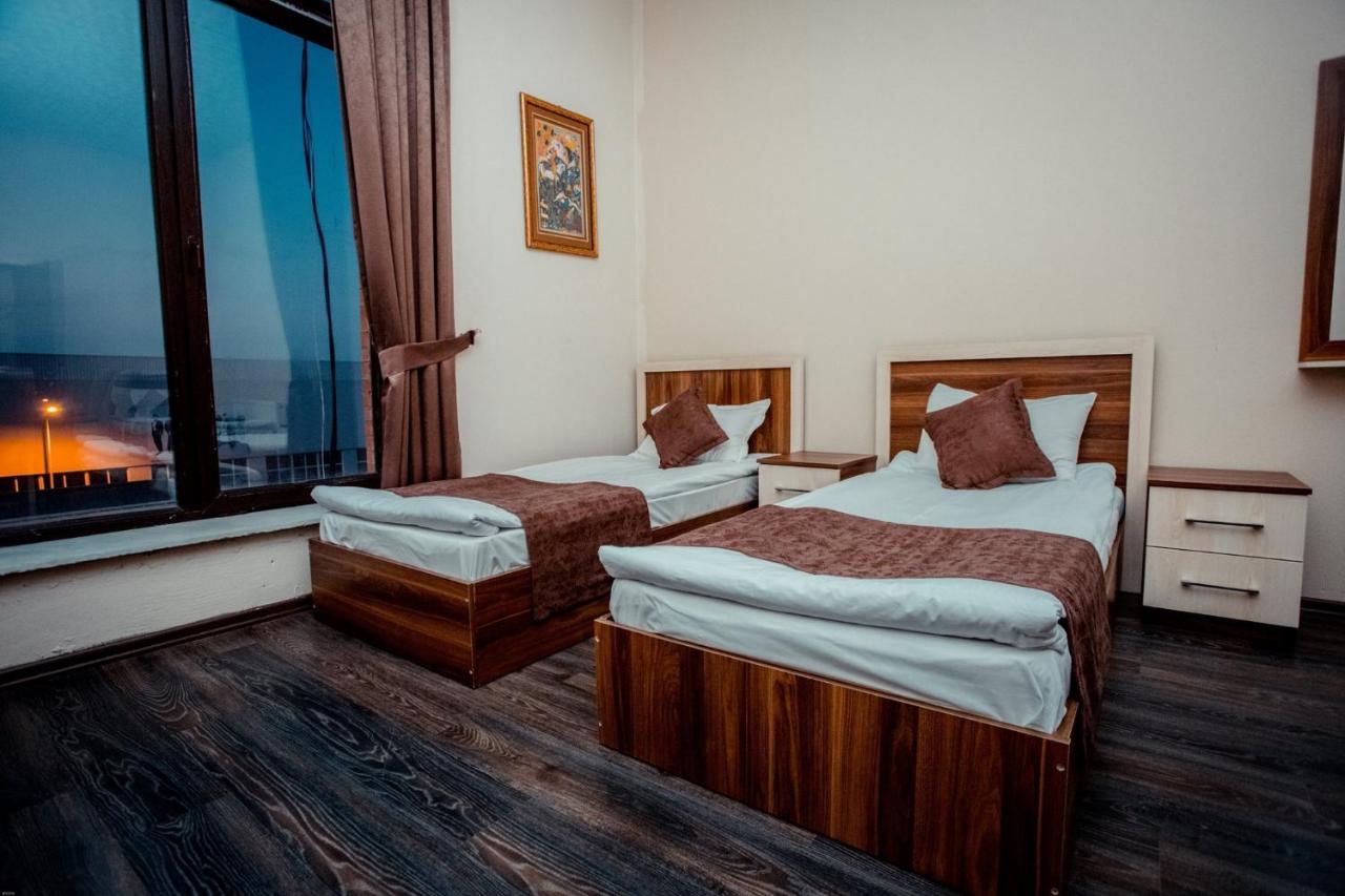Grand Qafqaz Hostel 占贾 外观 照片
